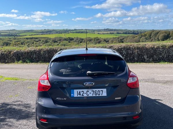 Ford Focus Hatchback, Petrol, 2014, Grey