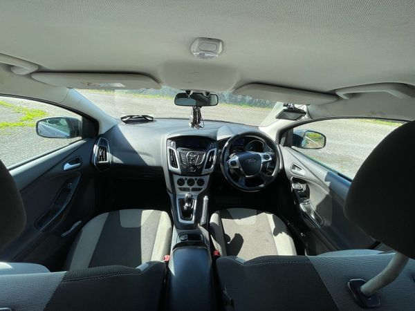 Ford Focus Hatchback, Petrol, 2014, Grey