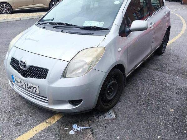 Toyota Yaris Hatchback, Petrol, 2006, Silver