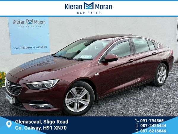 Opel Insignia Hatchback, Diesel, 2018, Red