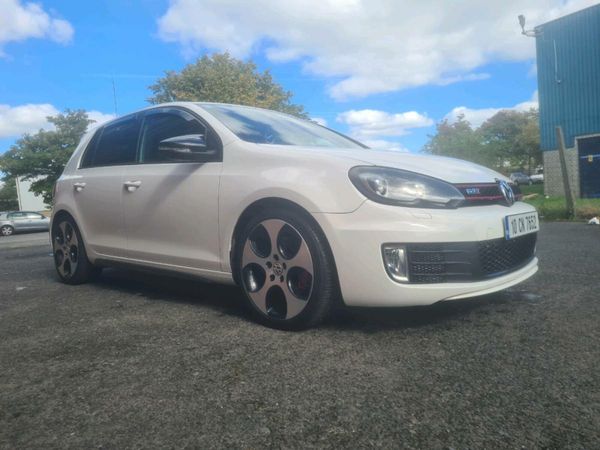 Volkswagen Golf Hatchback, Petrol, 2010, White