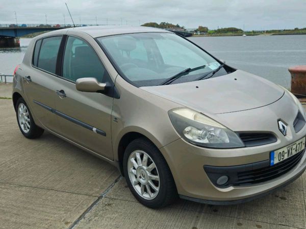 Renault Clio Hatchback, Petrol, 2009, Gold