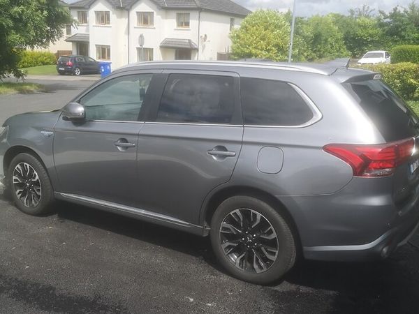 Mitsubishi Outlander SUV, Petrol Plug-in Hybrid, 2016, Grey