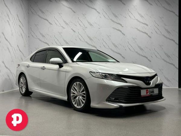 Toyota Camry Saloon, Hybrid, 2020, White