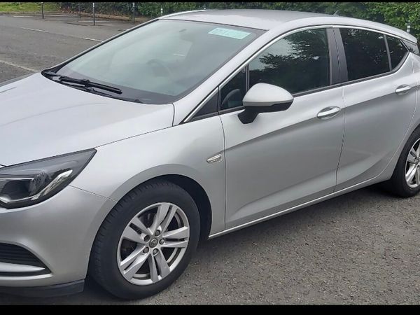 Vauxhall Astra Hatchback, Diesel, 2017, Silver