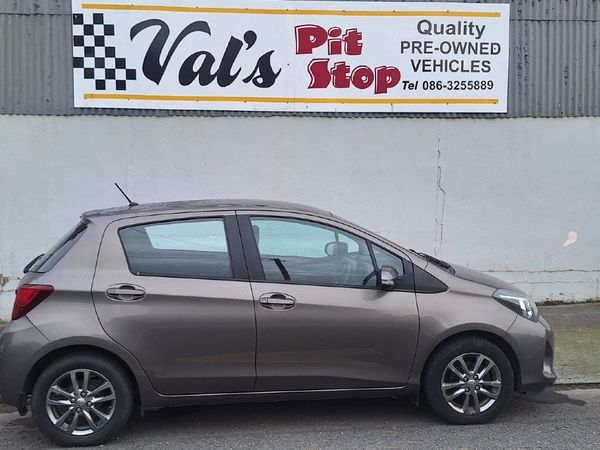Toyota Yaris Hatchback, Petrol, 2016, Grey