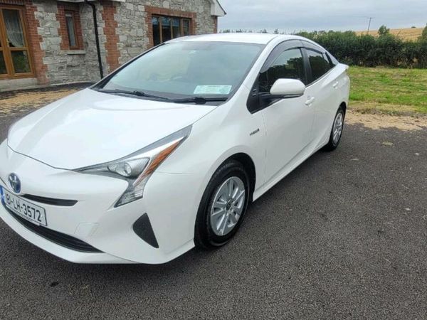 Toyota Prius Hatchback, Petrol Hybrid, 2018, White