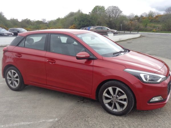Hyundai i20 Hatchback, Petrol, 2018, Red
