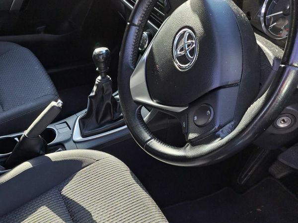 Toyota Corolla Saloon, Diesel, 2016, Red