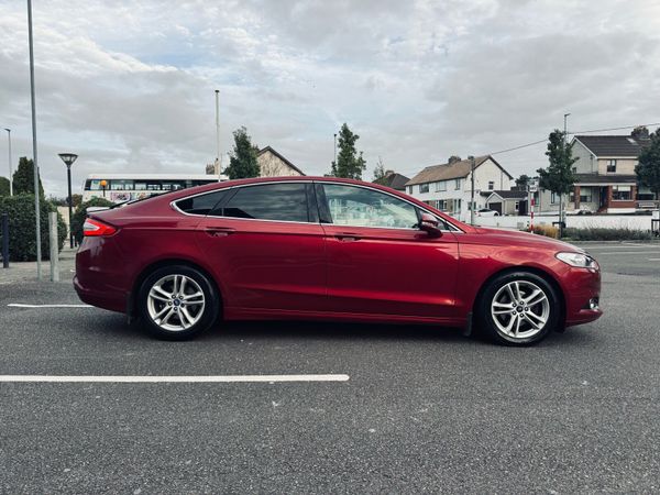 Ford Mondeo Hatchback, Diesel, 2016, Red
