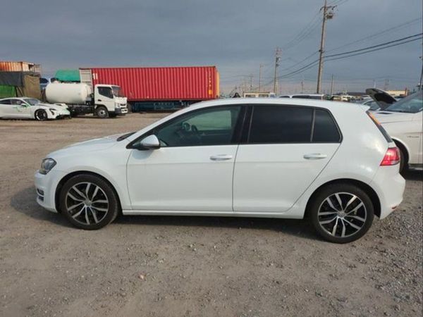 Volkswagen Golf Hatchback, Petrol, 2016, White