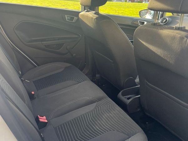 Ford Fiesta Hatchback, Petrol, 2015, White