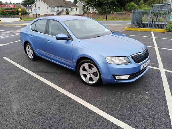 Skoda Octavia Saloon, Diesel, 2016, Blue