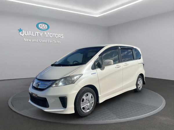 Honda Freed MPV, Petrol Hybrid, 2013, White