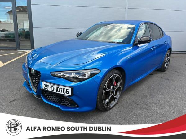 Alfa Romeo Giulia Saloon, Petrol, 2025, Blue