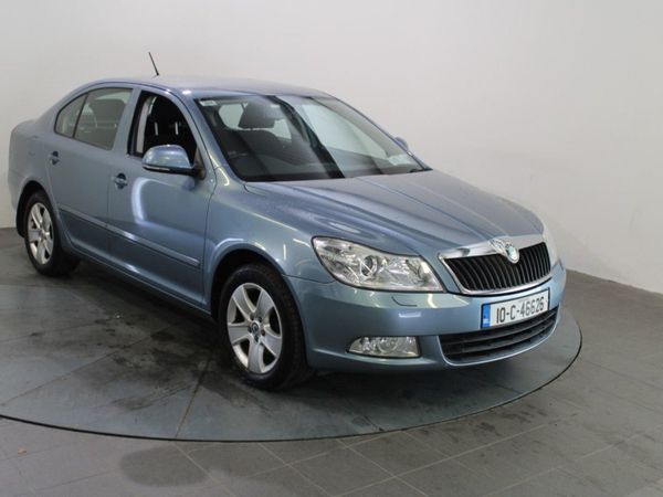 Skoda Octavia Hatchback, Petrol, 2010, Grey