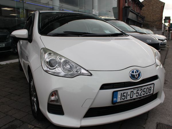 Toyota Aqua Hatchback, Petrol Hybrid, 2015, White