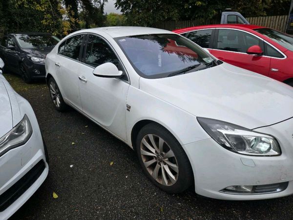 Vauxhall Insignia Hatchback, Diesel, 2013, White
