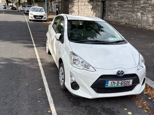 Toyota Aqua Hatchback, Petrol Hybrid, 2017, White