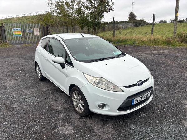 Ford Fiesta Hatchback, Petrol, 2009, White