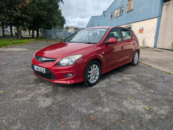 Hyundai i30 Hatchback, Diesel, 2011, Red