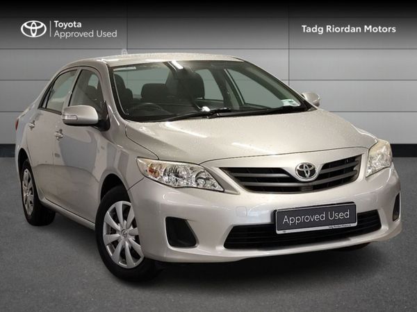 Toyota Corolla Saloon, Petrol, 2013, Silver
