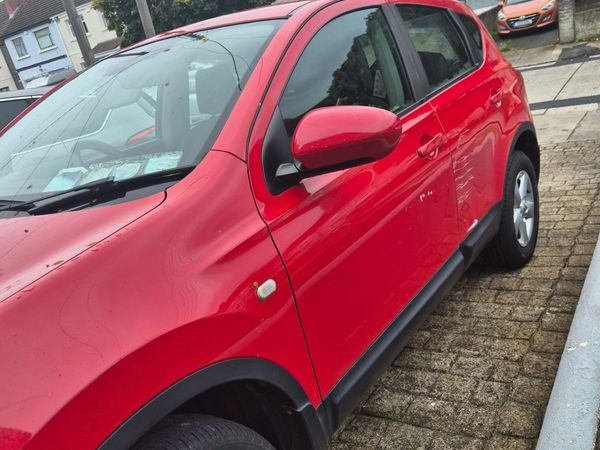 Nissan Qashqai Hatchback, Diesel, 2008, Red