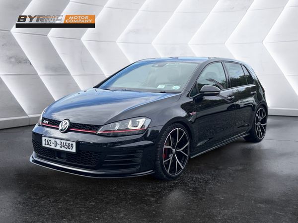 Volkswagen Golf Hatchback, Petrol, 2016, Black