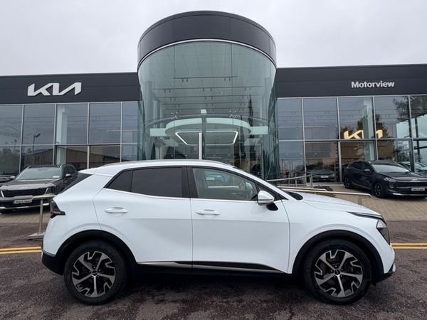 Kia Sportage MPV, Diesel Hybrid, 2023, White