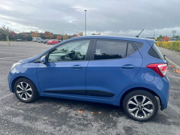 Hyundai i10 Hatchback, Petrol, 2017, Blue