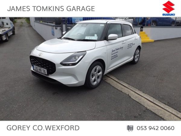 Suzuki Swift Hatchback, Petrol Hybrid, 2025, White