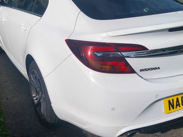 Vauxhall Insignia Hatchback, Diesel, 2014, White