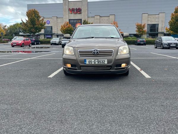 Toyota Avensis Saloon, Petrol, 2005, Brown