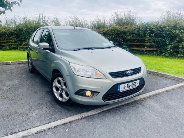 Ford Focus Hatchback, Diesel, 2011, Gold
