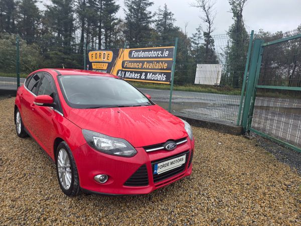 Ford Focus Hatchback, Petrol, 2012, Red