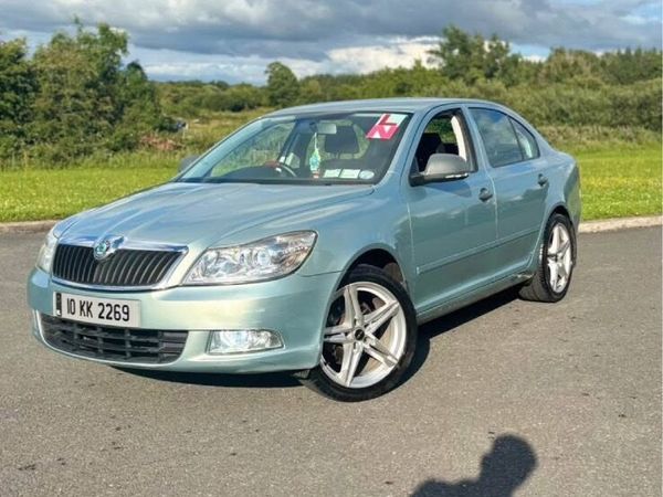 Skoda Octavia Hatchback, Petrol, 2010, Green