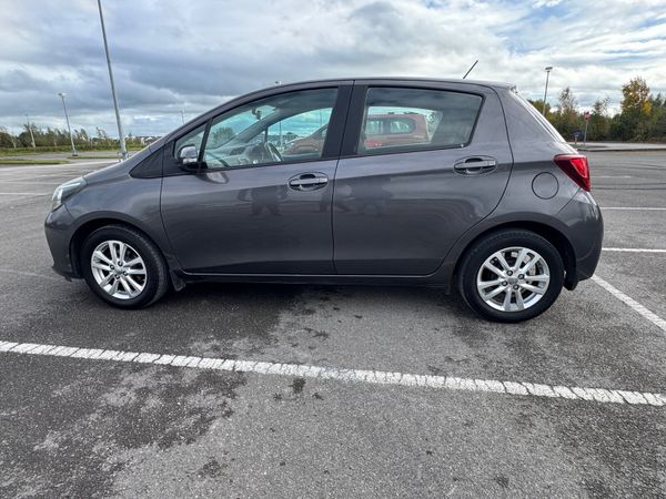 Toyota Yaris Hatchback, Petrol, 2016, Grey