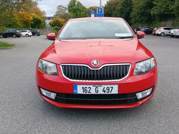 Skoda Octavia Saloon, Diesel, 2016, Red