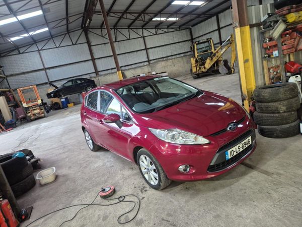 Ford Fiesta Hatchback, Petrol, 2010, Red