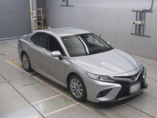 Toyota Camry Saloon, Petrol Hybrid, 2019, Silver