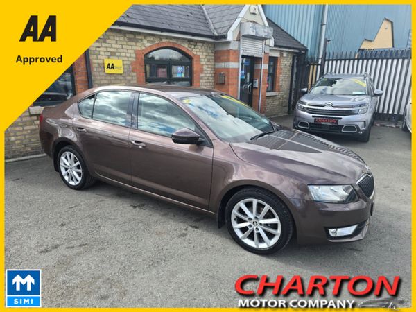 Skoda Octavia Hatchback, Petrol, 2014, Brown