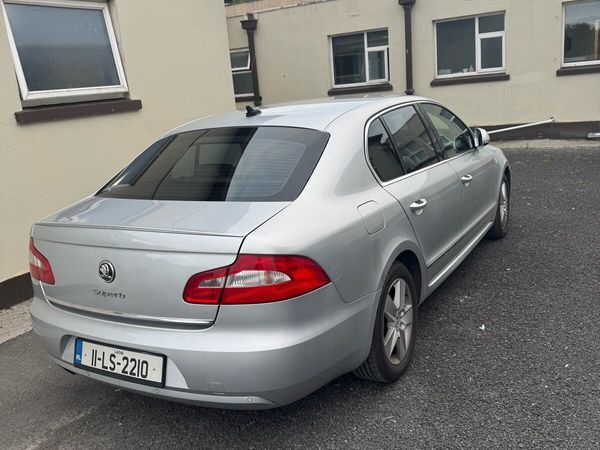 Skoda Superb Hatchback, Diesel, 2011, Silver