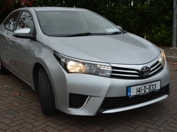 Toyota Corolla Saloon, Petrol, 2014, Silver
