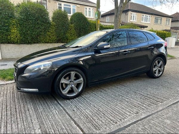 Volvo V40 Hatchback, Diesel, 2013, Black