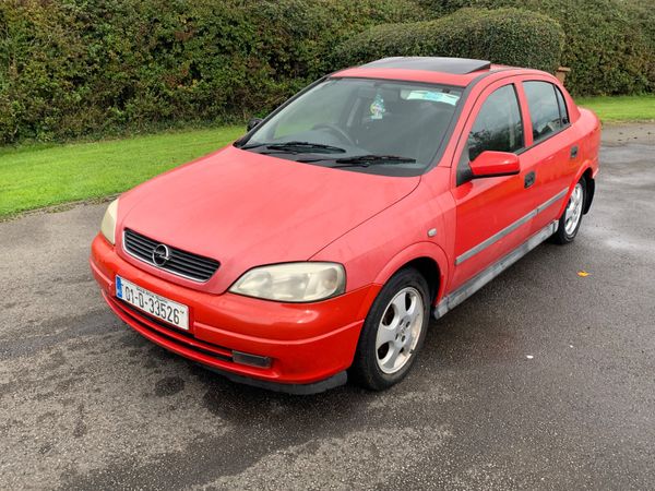 Opel Astra Saloon, Petrol, 2001, Red