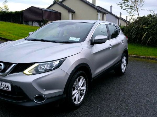 Nissan Qashqai Hatchback, Diesel, 2015, Silver