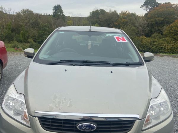 Ford Focus Hatchback, Diesel, 2010, Gold