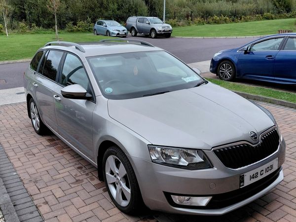 Skoda Octavia Estate, Diesel, 2014, Beige