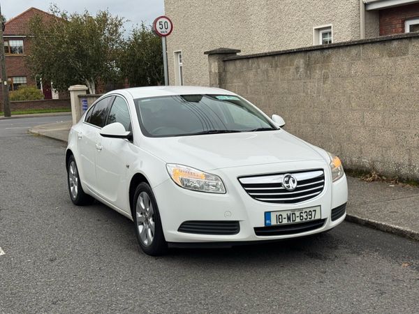 Vauxhall Insignia Hatchback, Diesel, 2010, White
