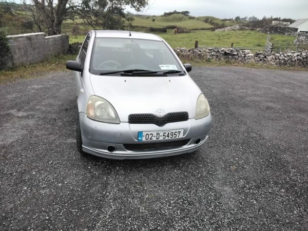 Toyota Yaris Hatchback, Petrol, 2002, Silver